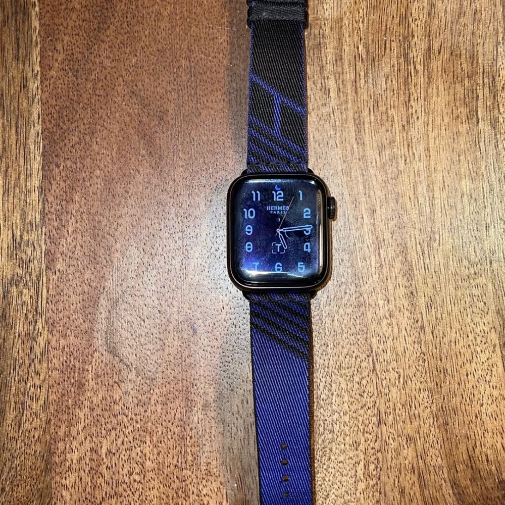 Apple Watch Series 6 Hermès with Blue/Black Jumping Single Tour Band 40mm